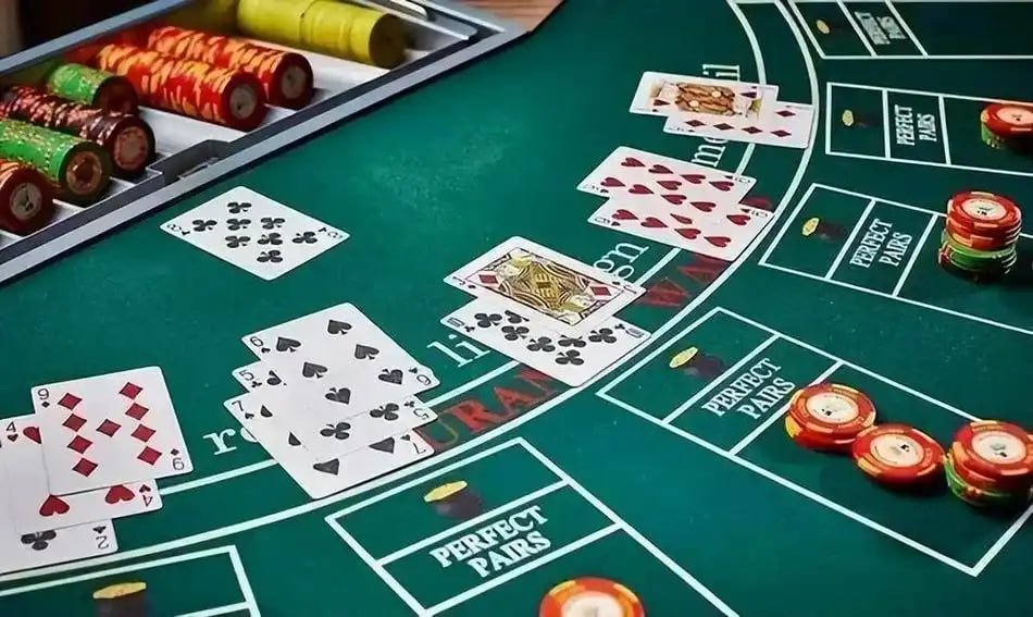 VIP777 APP Myanmar ကစားသမားများ Wave Money KBZPay AYA Pay ဖြင့် ငွေသွင်းနေသောမြင်ကွင်း